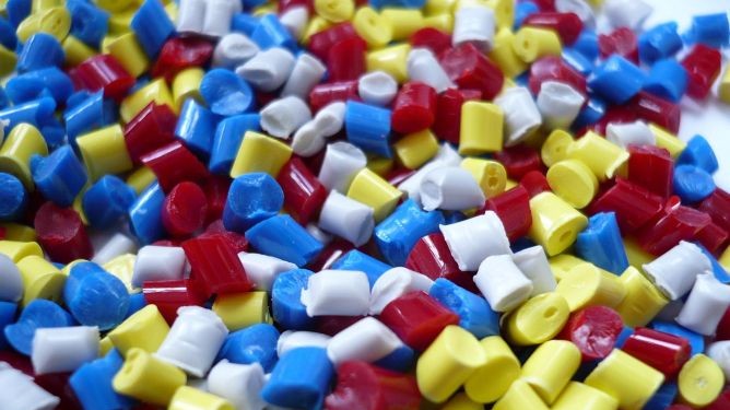 plastic-1061731_1280